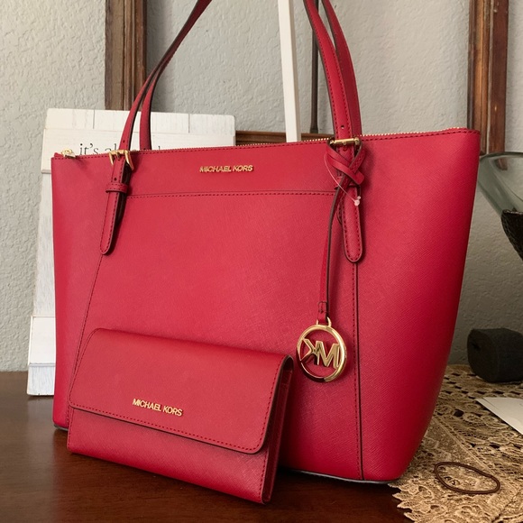 Michael Kors Handbags - New Mk set ♥️ large Ciara & wallet